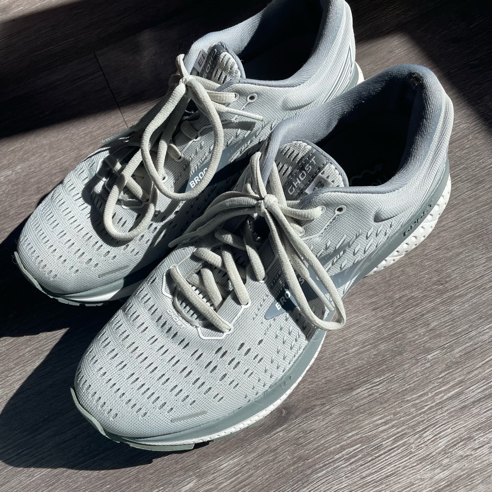 Brooks Ghost 13 Gray Running Shoe Size 8.5 gray pearl women’s